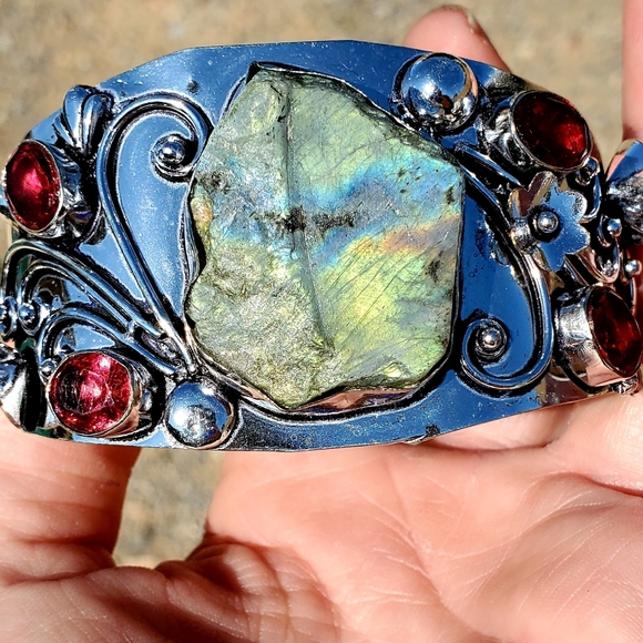 New Unique Rough Labradorite and Garnet Adjustable Cuff 925 Silver Bracelet. - Picture 10 of 16